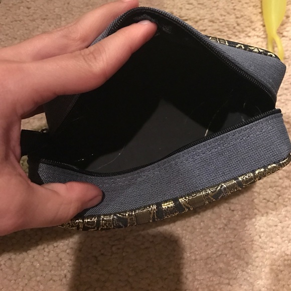 Brand new wristlet/makeup pouch - Picture 4 of 5